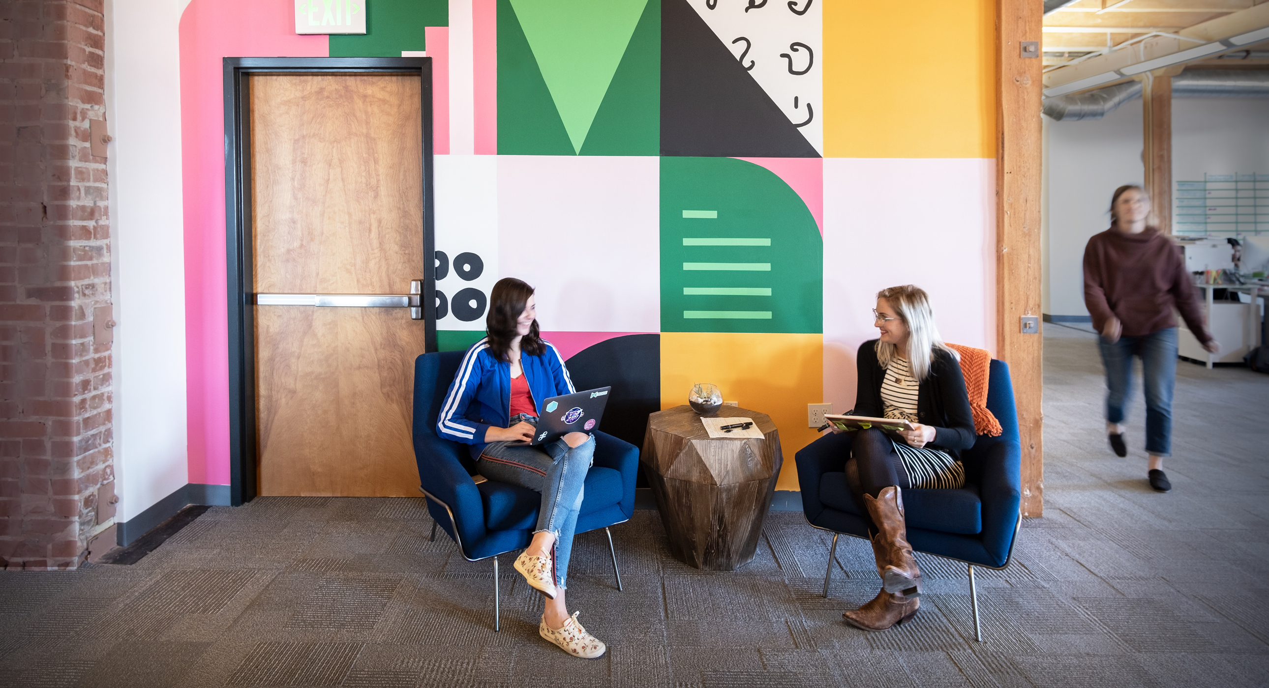 Mode employee’s working in open office space